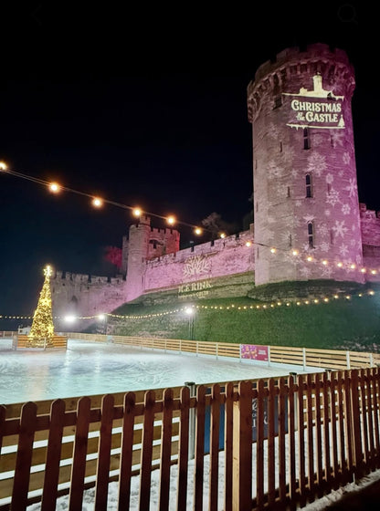 Sunday 13th December 🎅🏼   Christmas Collection 🎄     Warwick Castle & Light Trail ✨