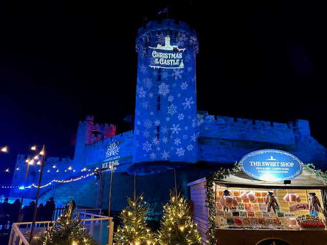 Sunday 13th December 🎅🏼   Christmas Collection 🎄     Warwick Castle & Light Trail ✨