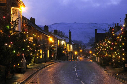 Christmas at Castleton with option to do 5 Mile Mod Circular via Mam Tor & Caves - Saturday 6th December